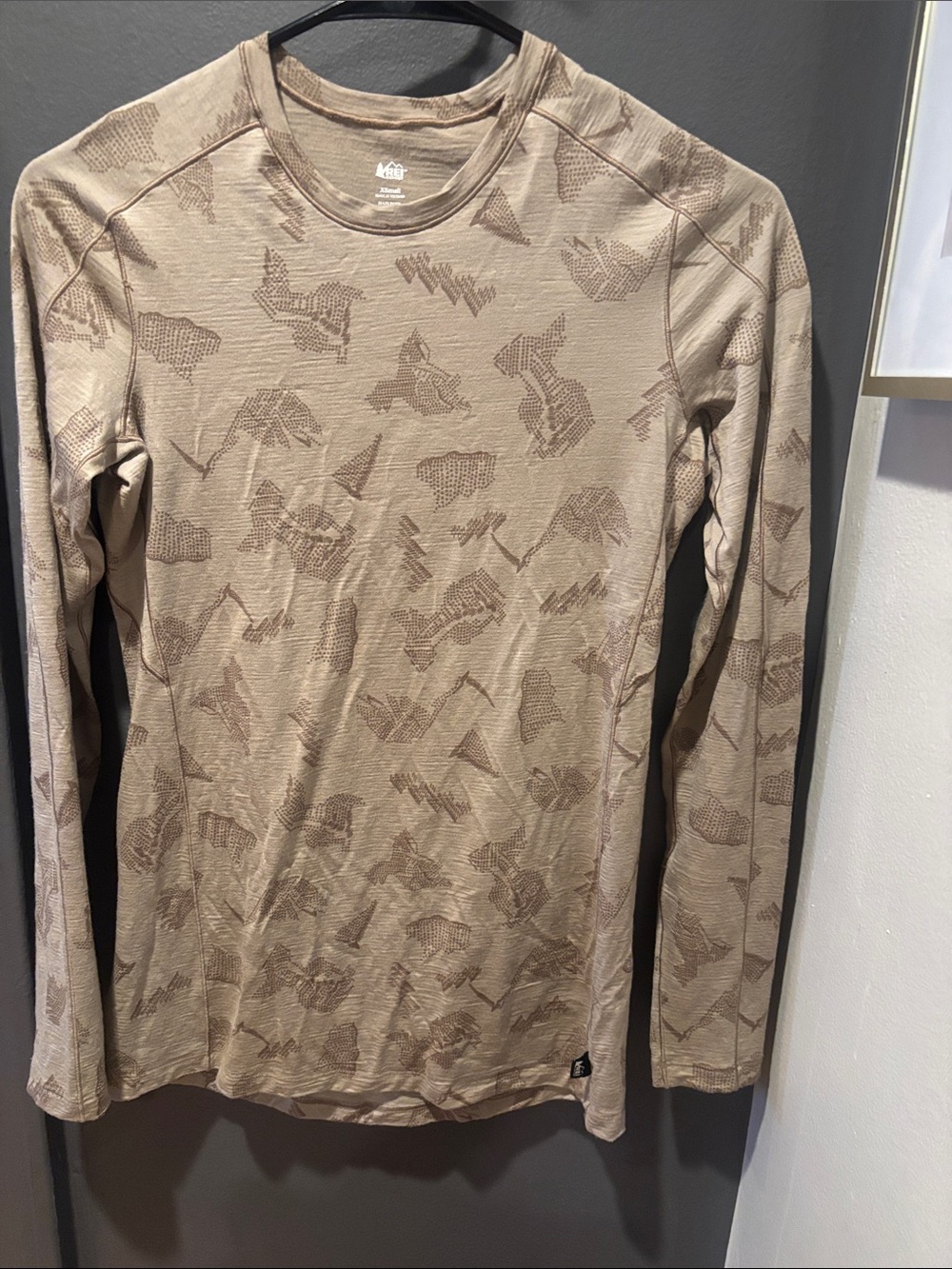 REI Men's Long Sleeve Crew Neck Shirt in Beige and Brown Pattern